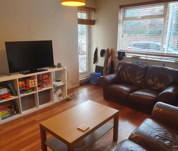 2 bedroom ground floor flat to rent - Photo 1