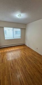 Spacious 2 Bedroom Condo close minutes to downtown - Photo 3