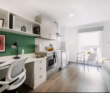 Studio - Bronze - Photo 1