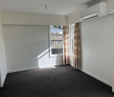 Family-friendly St Johns Hill home - Photo 4