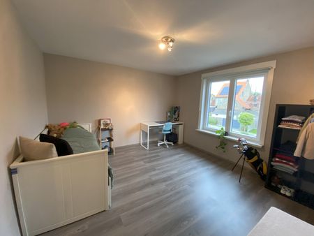 Ruime rijwoning met vier slaapkamers - Photo 2