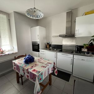 Location Appartement 4 pièces 80m² - Photo 2