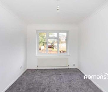 Lawford Crescent, Yateley, Hampshire, GU46 - Photo 5