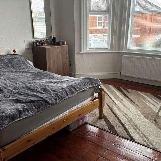 Bedroom Detached House In Winton, BH3 - Photo 1