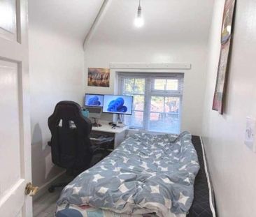 Spearing Road, High Wycombe, HP12 - Photo 3