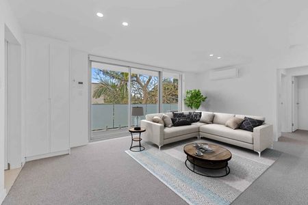 Modern 2 Bed Coastal Apartment with Parking - Photo 4