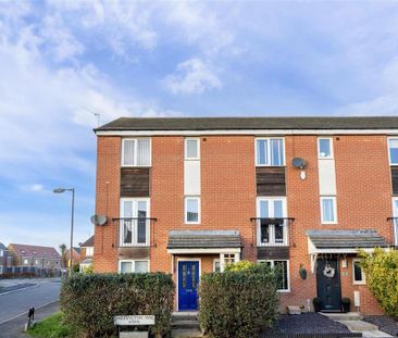 5 bedroom semi-detached house to rent - Photo 2