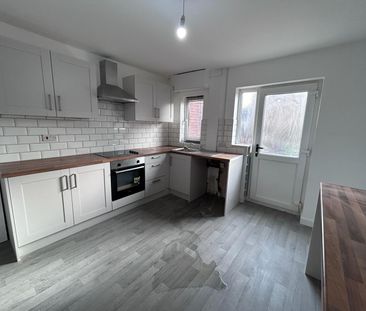 22 Eastfield Lane, Castleford, WF10 4LD - Photo 4