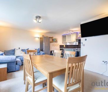 2 bedroom flat to rent - Photo 2