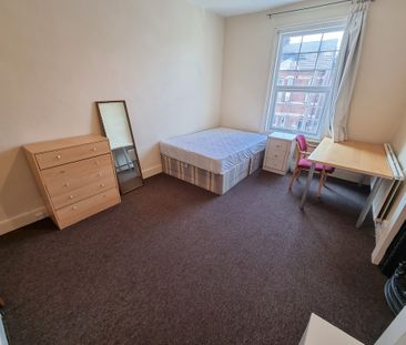 5 Bed Student Accommodation - Photo 4