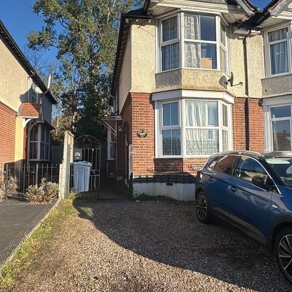 2 bedroom semi-detached house to rent - Photo 2