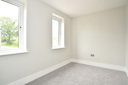 3 bedroom semi-detached house to rent - Photo 2