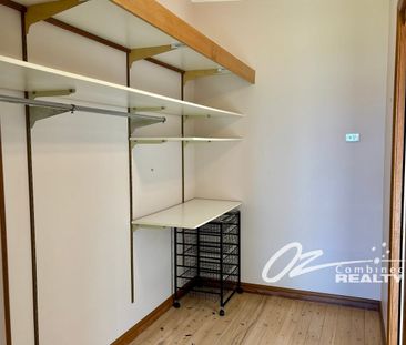 Stunning Waterfront 3-Bedroom Home - Photo 3