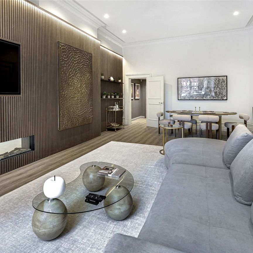 Cadogan Square, Knightsbridge, London, SW1X 0JL - Photo 1