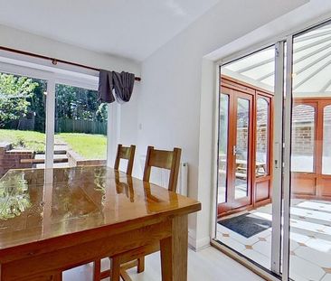 1 bedroom in a house share to rent - Photo 2