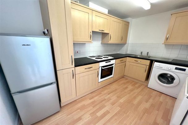 Midanbury Court, SO18 - Photo 1