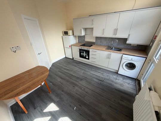 Apt 3, 84 Fitzroy Avenue, Belfast, BT7 1HX - Photo 1