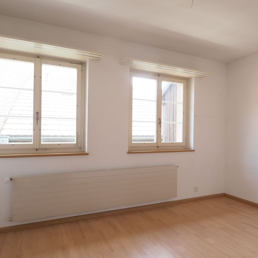 For rent 4.5 room apartment with parking space in the village center o - Photo 1