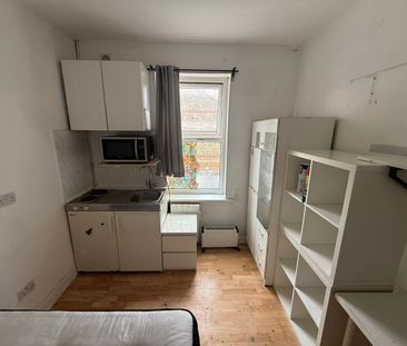 Room in a Shared House, Chiswick High Road, W4 - Photo 4