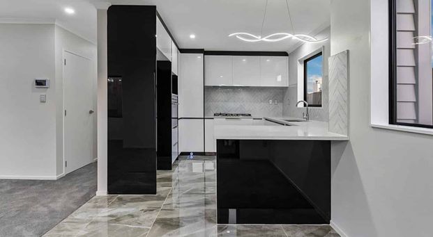 36 Christmas Road - Charming 5BR Manurewa Haven - Photo 1