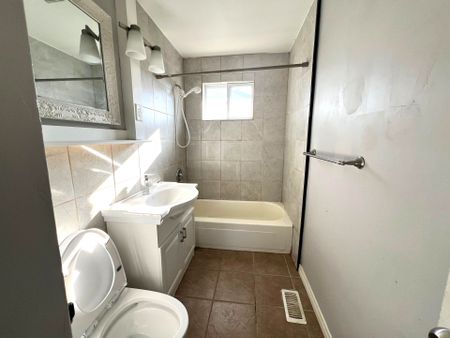 For Lease - 552 Monteith Avenue Unit# Main, Oshawa, Ontario - Photo 4