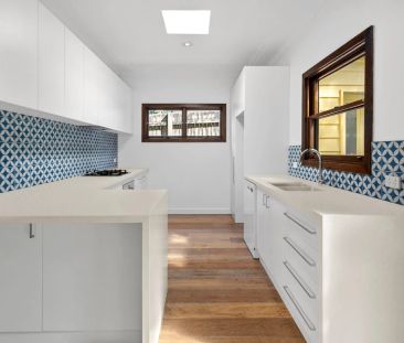 Charming Newport Cottage Offering Easy Coastal Living - Photo 4