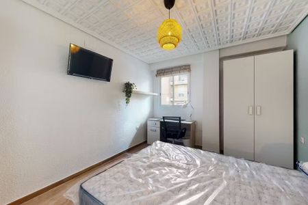 Carrer Rodrigo de Pertegàs, Valencia, Valencian Community 46023 - Foto 3