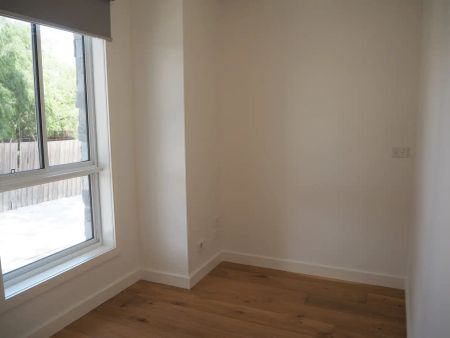 “Light and Bright Unit In A Fantastic Location!” - Photo 5