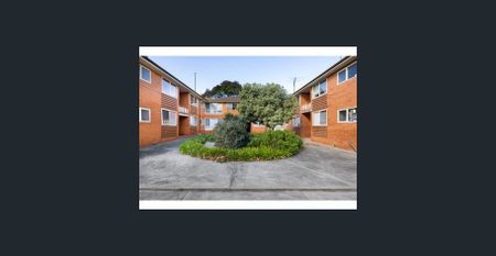 Bright and Affordable Living in the Heart of Elsternwick - Photo 2