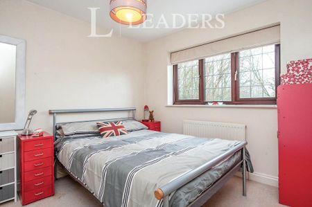 4 bedroom detached house to rent - Photo 4