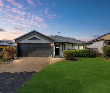 BRIGHT, SPACIOUS & EFFORTLESSLY COMFORTABLE LIVING IN MT SHERIDAN - Photo 6