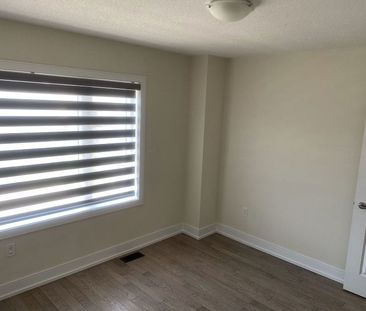 For Lease - 42 Ben Sinclair Avenue, East Gwillimbury, Ontario - Photo 2