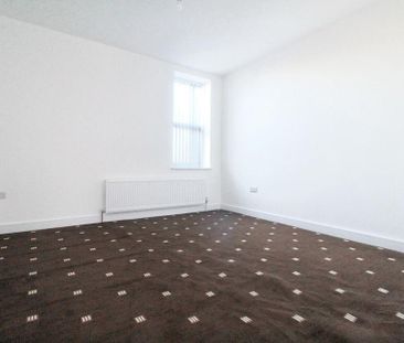 4 bedroom flat to rent - Photo 4