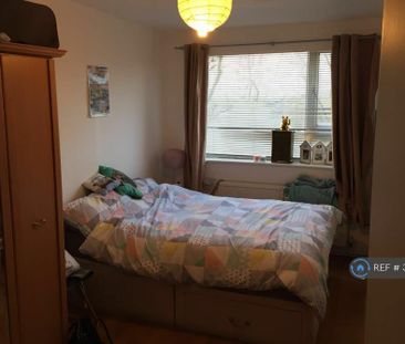 3 bedroom flat to rent - Photo 4