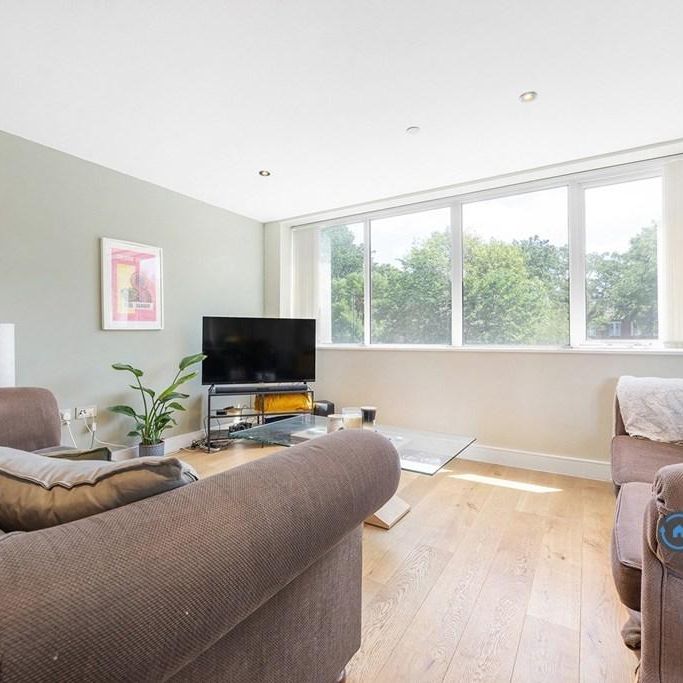 3 bedroom flat to rent - Photo 1