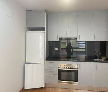 Apartamento de alquiler en Carrer de Sugranyes, 28, Sants-Badal - Photo 2