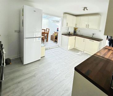 3 bedroom terraced house to rent - Photo 2