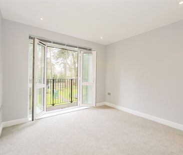 Heathcote Road, Camberley, Surrey, GU15 - Photo 2