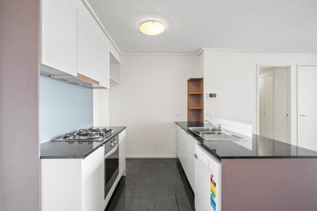 MODERN AND SPACIOUS TWO BEDROOM APARTMENT IN SOUTHBANK - Photo 4