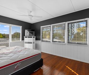 Tropical-Inspired light-filled 3 Bedroom Family Home with Balcony, ... - Photo 3