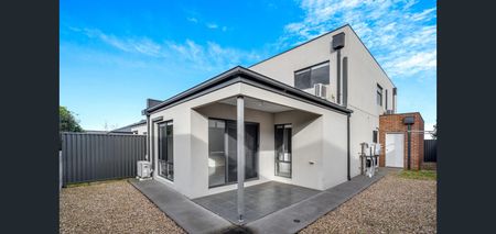 Stunning 3-Bedroom Home with Elevated Balcony Views in Greenvale - Photo 4