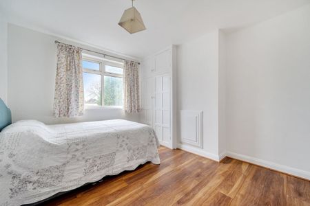 3 bedroom end of terrace house to rent - Photo 3