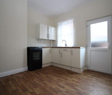 2 bedroom terraced house to rent - Photo 4