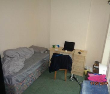 5 Bed - Lewis Street, Treforest - £1,100 per month - Photo 4