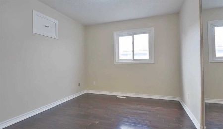 For Lease - 659 Thamesford Terrace Unit# Main and Upper Floors, Mississauga, Ontario - Photo 2