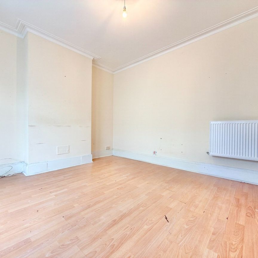 1 Bed Flat, Harpour Road, IG11 - Photo 1