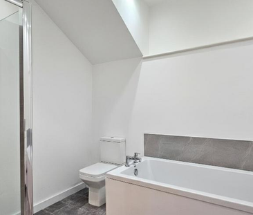 3 bedroom flat to rent - Photo 6