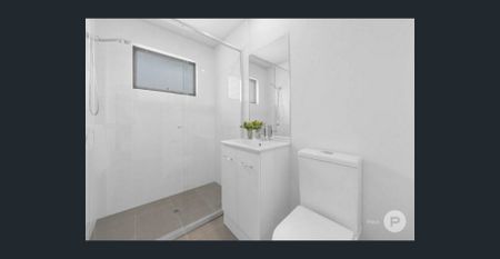 Modern Living in Annerley - Photo 4