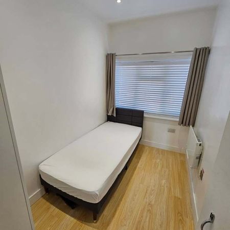 Room in a Shared House, Lonsdale Avenue, HA9 - Photo 4
