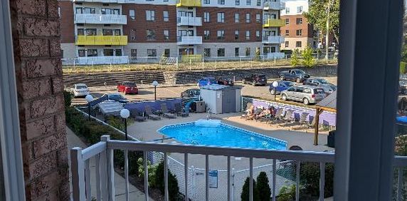 Québec, Charlesbourg, 3 ½ rénové, Idéal Aîné, étudiant, personne seule, Stationnement - Photo 2